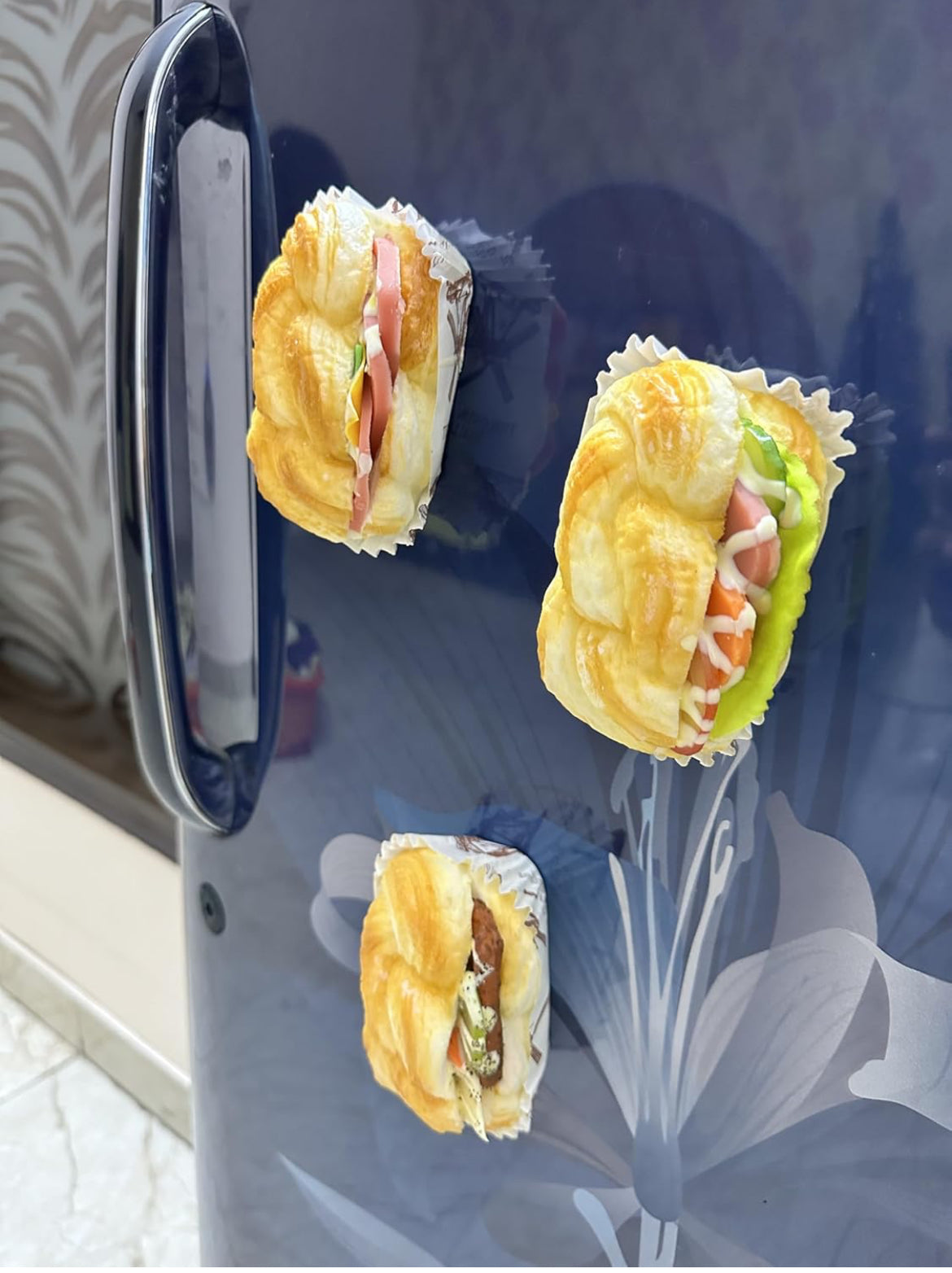 Realistic fake scented hamburger squishy with fridge magnet - Kidspark